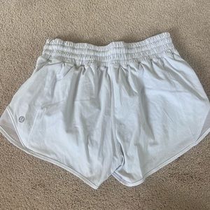 Lululemon Hotty Hot High-Rise lined short 2.5” white